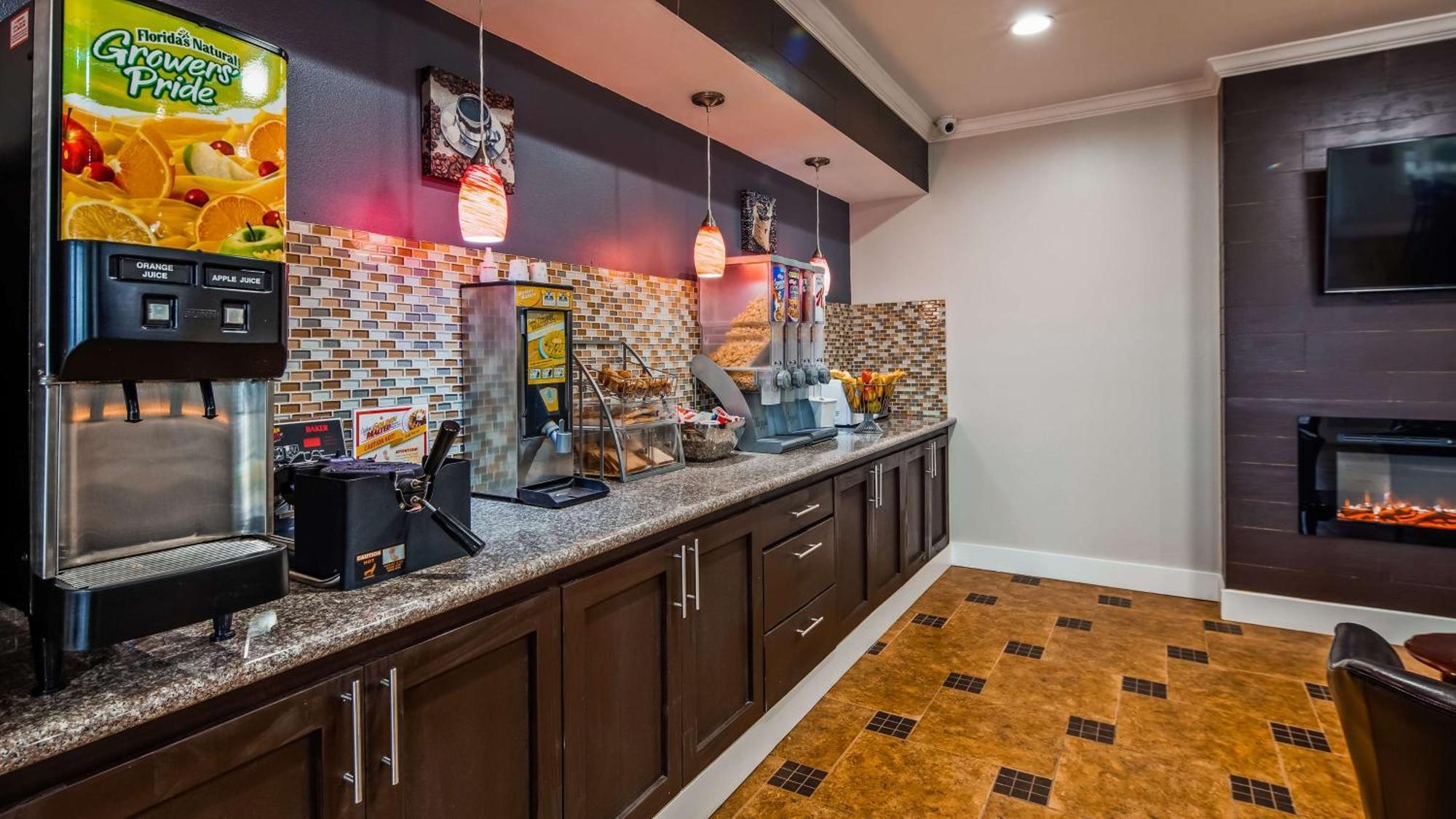 Hotel Surestay By Western Terrell