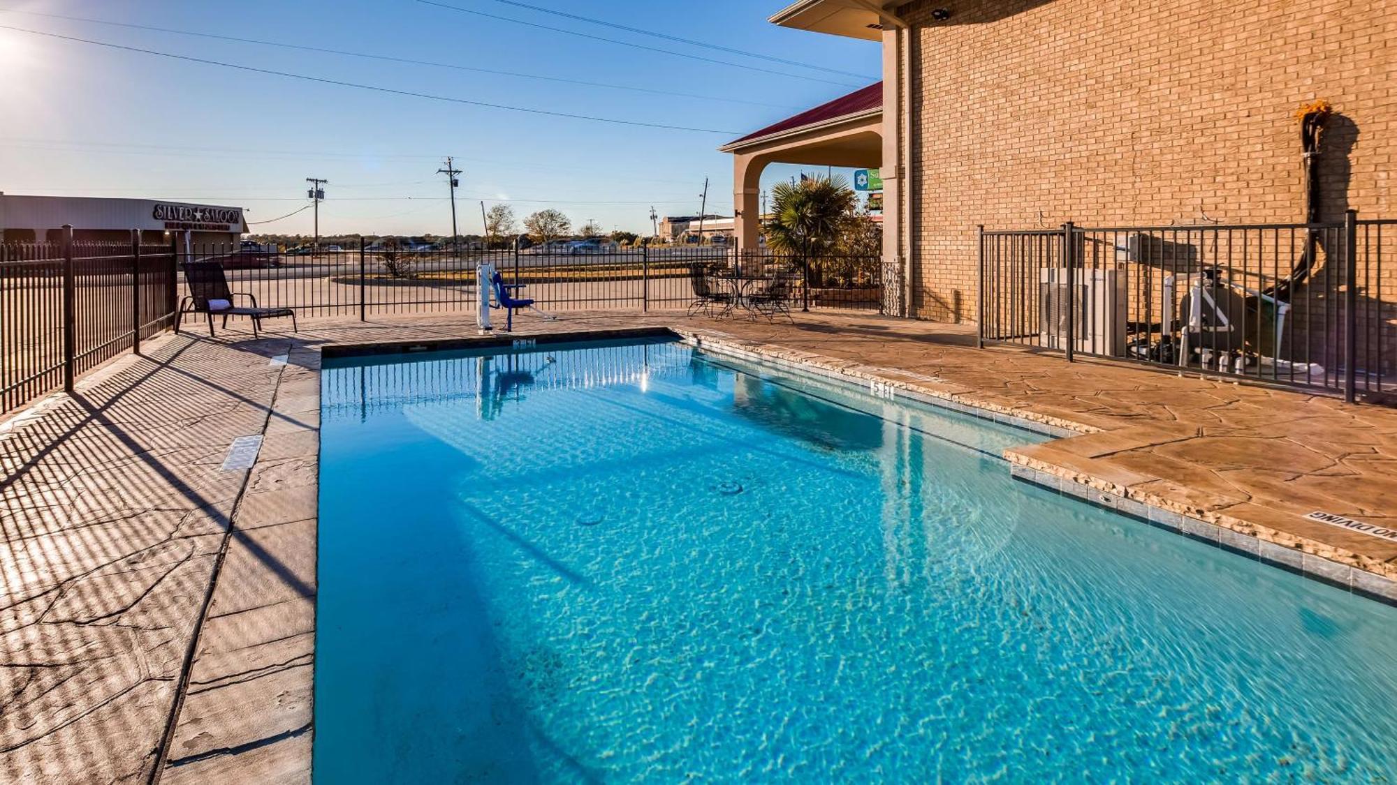 Hotel Surestay By Western Terrell